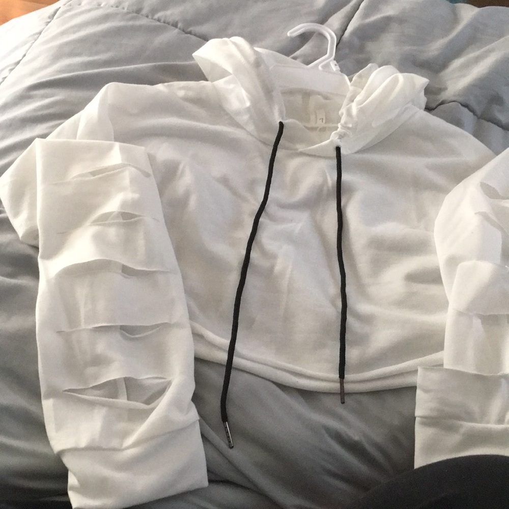Thin white croptop